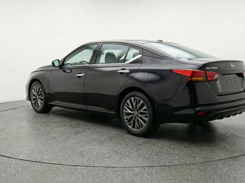 Used 2025 Nissan Altima 2.5 SV image 6