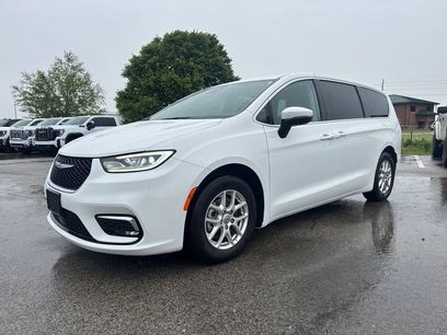 Used 2023 Chrysler Pacifica Touring-L