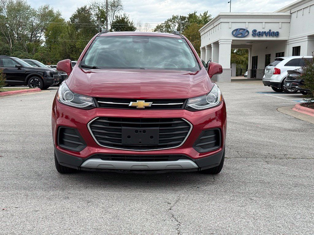 Used 2020 Chevrolet Trax LT w/ Driver Confidence Package FWD image 2