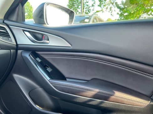 Used 2018 MAZDA MAZDA3 Touring FWD image 31