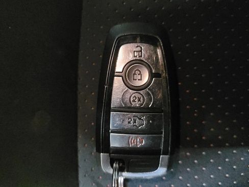 Used 2018 Ford Explorer XLT w/ Equipment Group 202A image 32