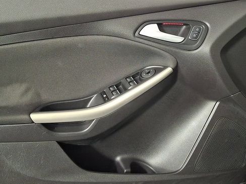 Used 2015 Ford Focus Titanium FWD image 14