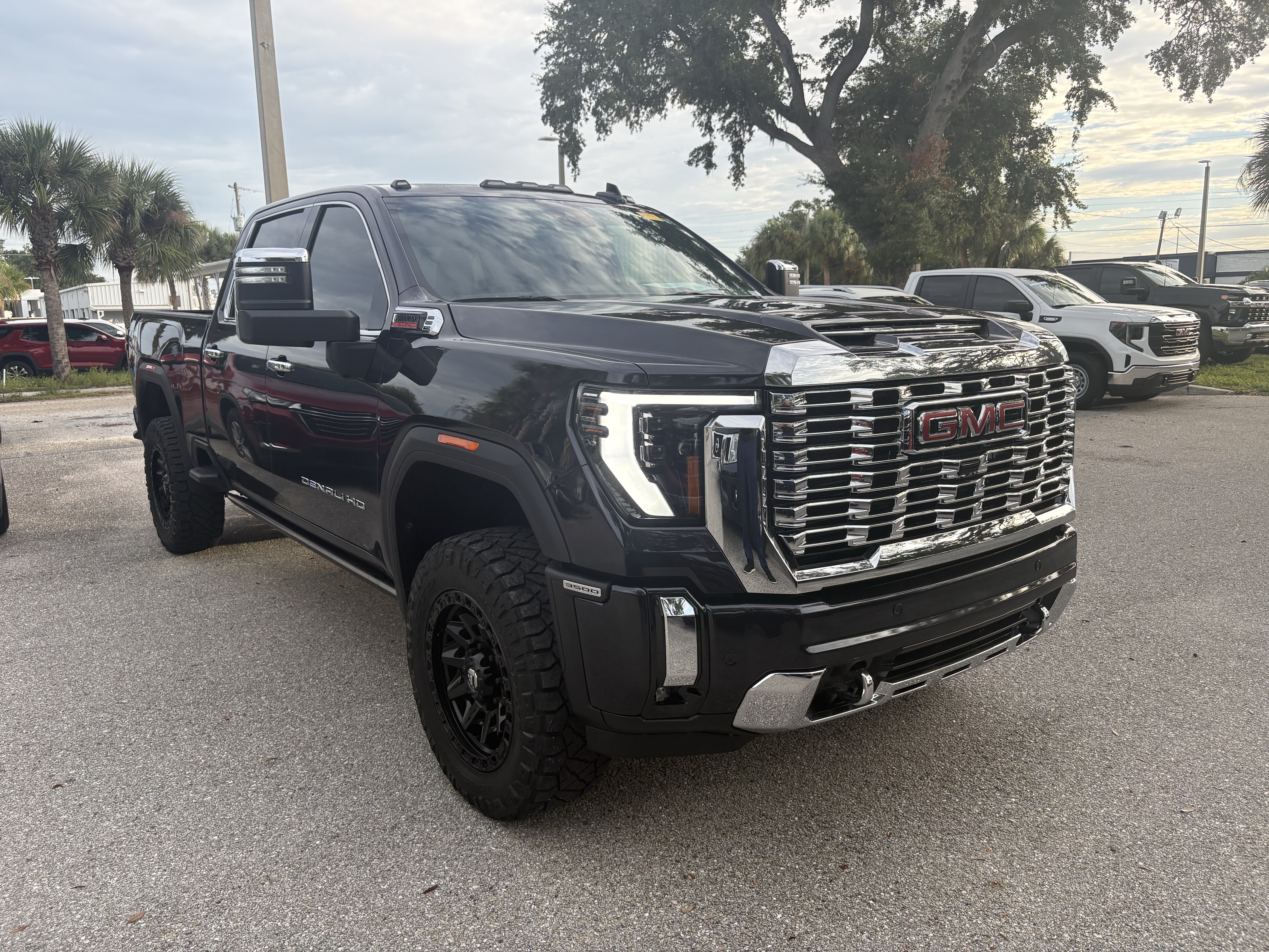 Used 2024 GMC Sierra 3500 Denali w/ Denali Reserve Package AWD/4WD image 1