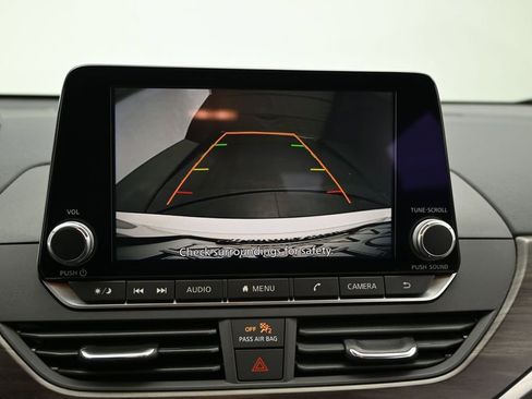 Used 2024 Nissan Altima 2.5 SV FWD image 16