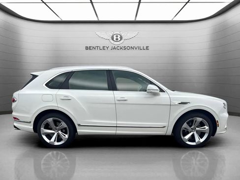 Certified 2025 Bentley Bentayga AWD/4WD image 8
