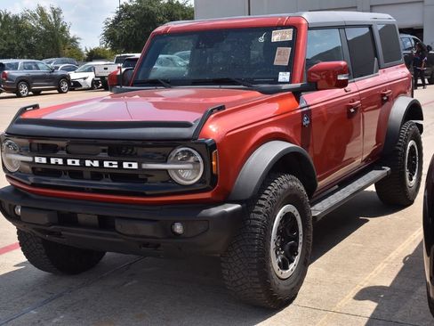 Certified 2023 Ford Bronco Outer Banks w/ Sasquatch Package AWD/4WD image 2