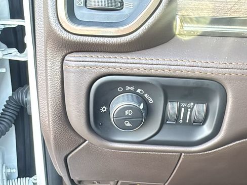 Used 2025 RAM 2500 Limited AWD/4WD image 17