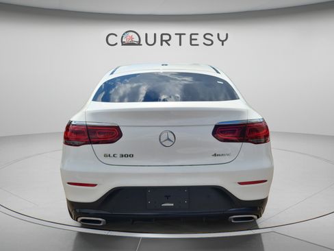 Used 2023 Mercedes-Benz GLC 300 4MATIC Coupe image 4