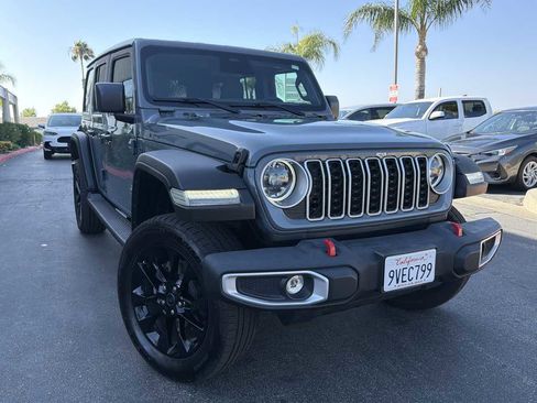 Used 2025 Jeep Wrangler Unlimited Sahara w/ Safety Group AWD/4WD image 31