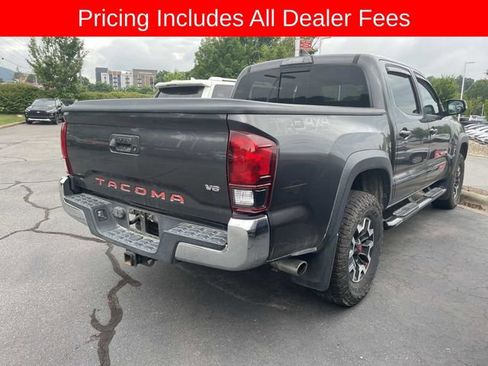 Used 2018 Toyota Tacoma TRD Off-Road AWD/4WD image 8