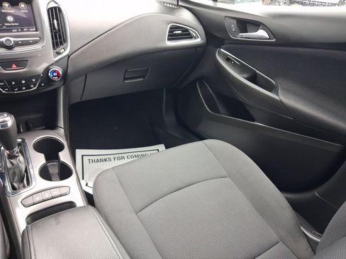 Used 2019 Chevrolet Cruze LT w/ Convenience Package FWD image 21
