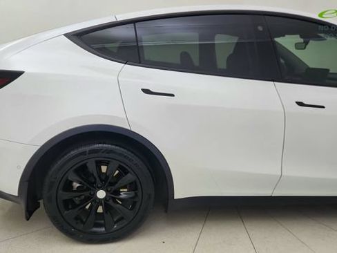Used 2022 Tesla Model Y Long Range AWD/4WD image 7