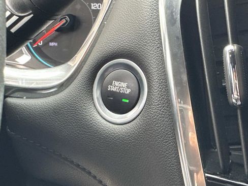 Used 2023 Chevrolet Traverse LT image 45