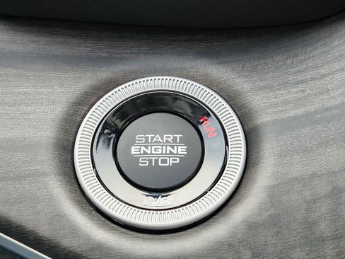 Used 2023 Jeep Grand Cherokee Limited w/ Luxury Tech Group II image 26