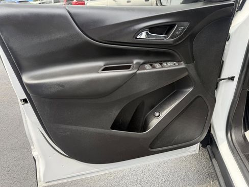 Used 2019 Chevrolet Equinox LT w/ Driver Convenience Package image 6
