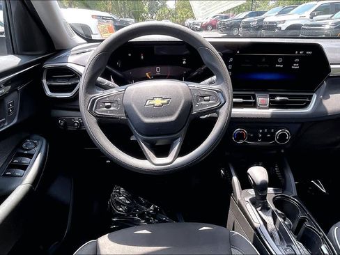 Used 2025 Chevrolet TrailBlazer LS w/ LS Convenience Package FWD image 6