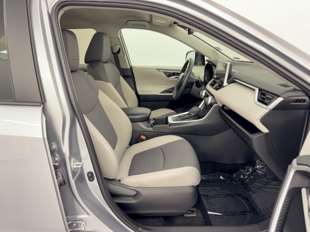 Used 2024 Toyota RAV4 XLE AWD/4WD image 30