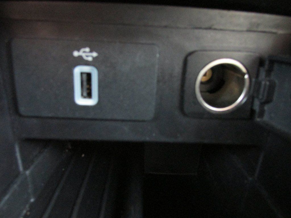 Used 2017 Ford Explorer XLT w/ Equipment Group 201A FWD image 14