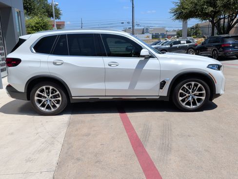 Used 2024 BMW X5 xDrive40i w/ Premium Package AWD/4WD image 9
