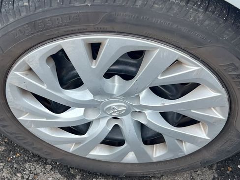 Used 2019 Toyota Corolla L image 21