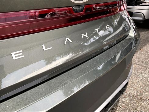 Certified 2026 Hyundai Elantra SE FWD image 10