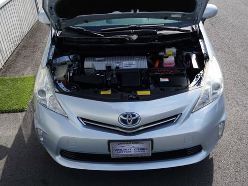 Used 2014 Toyota Prius V Three image 22