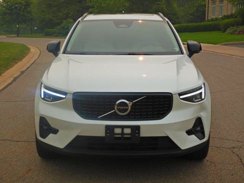 Used 2023 Volvo XC40 B5 Plus w/ Protection Package Premier AWD/4WD image 7
