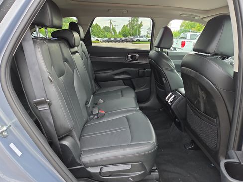 Used 2024 Kia Sorento S w/ Panoramic Sunroof Package FWD image 15