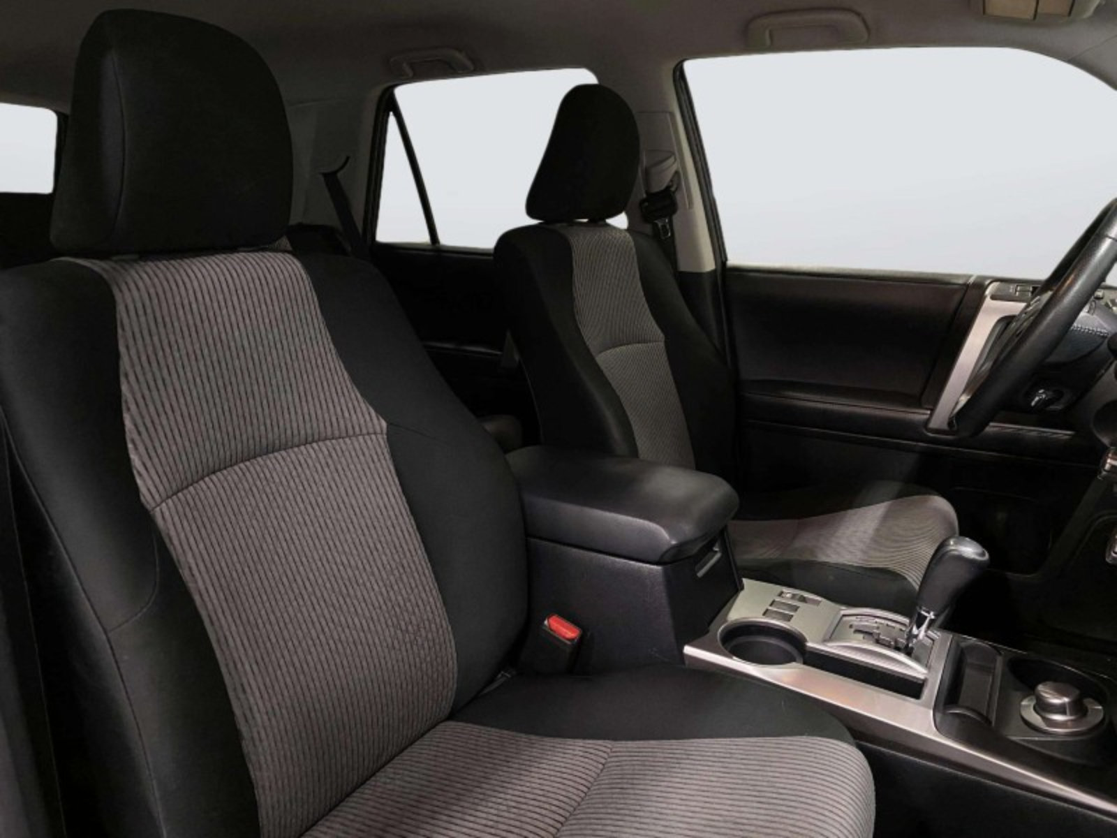 Used 2019 Toyota 4Runner SR5 AWD/4WD image 32