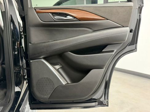 Used 2017 Cadillac Escalade Luxury AWD/4WD image 33