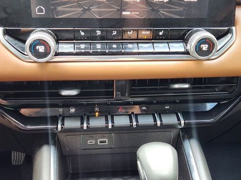 Used 2024 GMC Canyon AT4 w/ Technology Package image 18