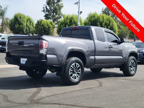 Used 2022 Toyota Tacoma TRD Sport w/ TRD Premium Sport Package RWD image 4