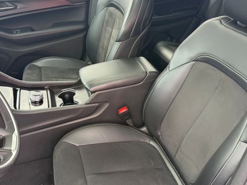 Used 2024 Jeep Grand Cherokee Altitude image 12