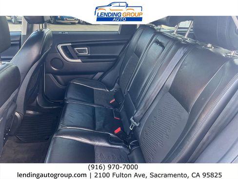 Used 2018 Land Rover Discovery Sport SE image 16