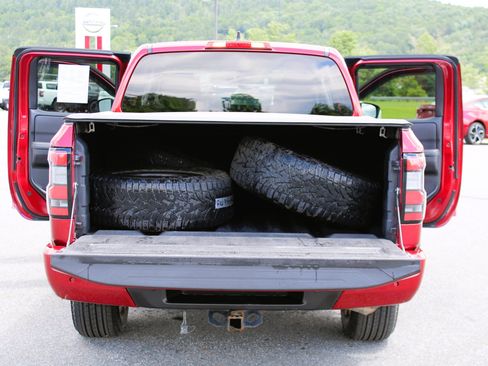 Used 2022 Nissan Frontier SV w/ Technology Package AWD/4WD image 17