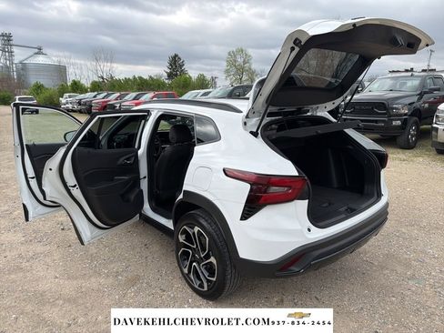 Used 2024 Chevrolet Trax RS w/ Sunroof Package image 24