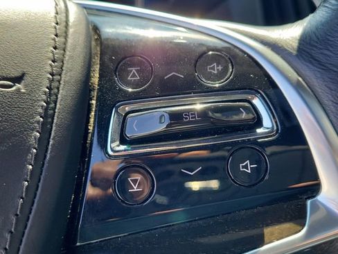 Used 2020 Cadillac Escalade Platinum image 27