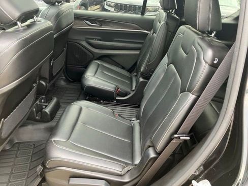 Used 2025 Jeep Grand Cherokee L Limited w/ Black Appearance Package AWD/4WD image 24