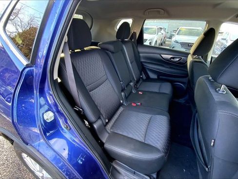 Used 2018 Nissan Rogue SV image 25