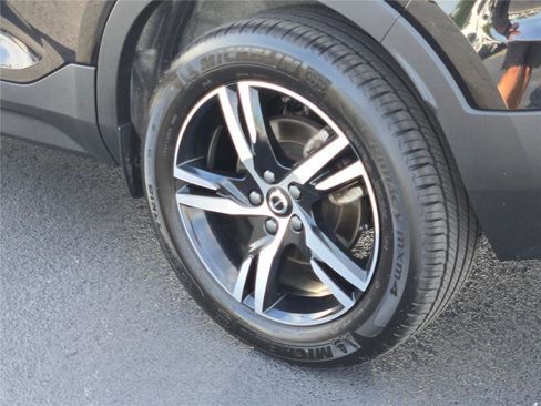 Used 2024 Volvo XC40 B5 Core image 18