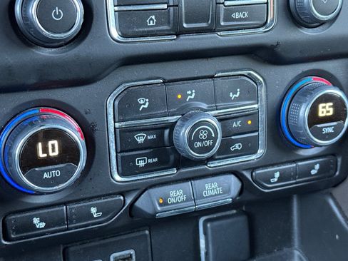 Used 2024 Chevrolet Suburban LT image 29