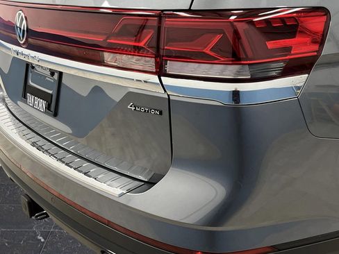 Used 2024 Volkswagen Atlas SE image 33