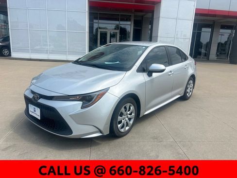 Used 2022 Toyota Corolla LE FWD image 2