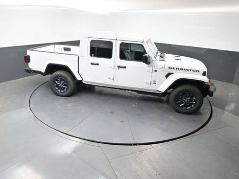 New 2026 Jeep Gladiator Sport AWD/4WD image 31