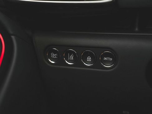 Used 2025 McLaren Artura Spider RWD image 30