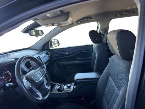 Used 2023 GMC Acadia SLE w/ Driver Convenience Package image 10