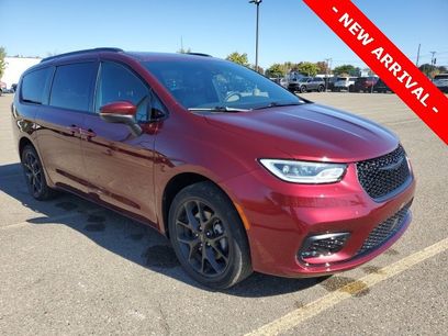 Used 2023 Chrysler Pacifica Touring-L w/ S Appearance Package