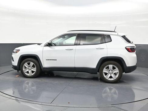 Used 2022 Jeep Compass Latitude FWD image 2