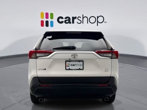 Used 2021 Toyota RAV4 LE AWD/4WD image 4