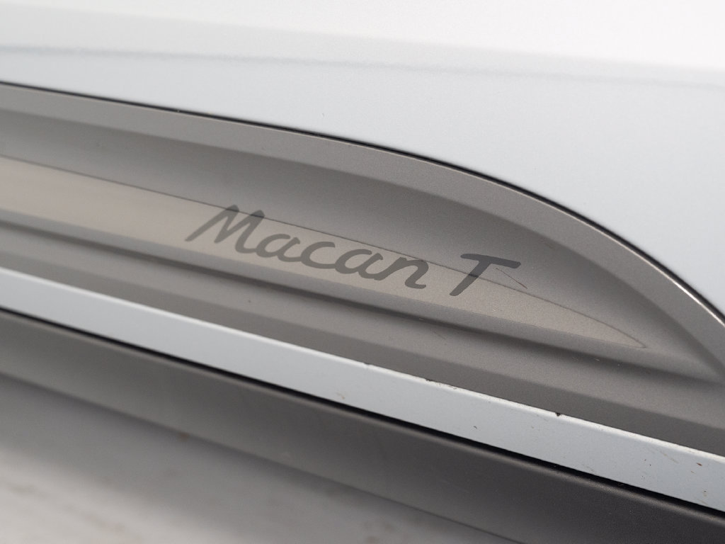 Certified 2026 Porsche Macan Turbo AWD/4WD image 44